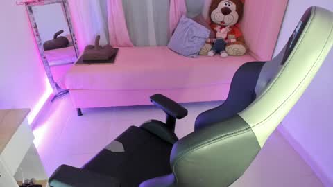 zoe_sullivan_ online show from 01.25.25