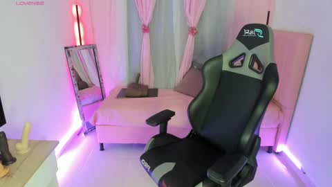 zoe_sullivan_ online show from 02.20.25