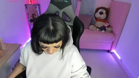 zoe_sullivan_ online show from 02.23.25