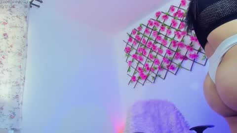 Snapshot of zoe_sweet22 chatting on 11.27.25 new count online show from 11.27.25