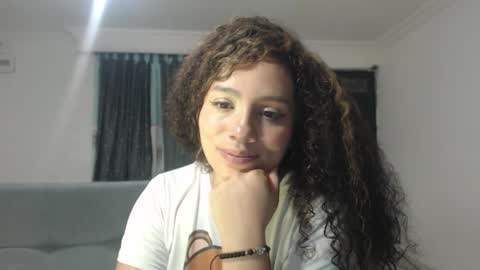 Snapshot of zoe_tai chatting on 02.11.26 zoe tai online show from 02.11.26