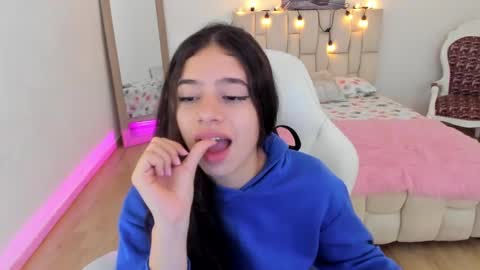 Snapshot of zoe_turnner_18 chatting on 02.20.25 Zoe online show from 02.20.25