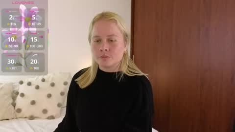 Snapshot of zoee__sweet chatting on 04.14.26 Zoe online show from 04.14.26