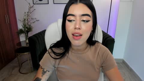 Snapshot of zoee_jackson chatting on 01.10.25  zoee jackson online show from 01.10.25