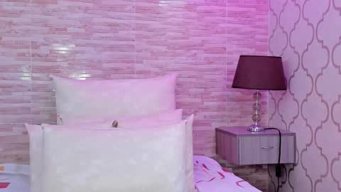 Snapshot of zoeesmitth chatting on 03.08.25 ZoeeSmitth online show from 03.08.25