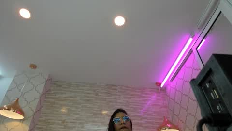 Snapshot of zoeesmitth chatting on 10.29.25 ZoeeSmitth online show from 10.29.25