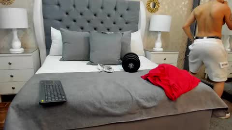 Zoe Krug online show from 09.23.25