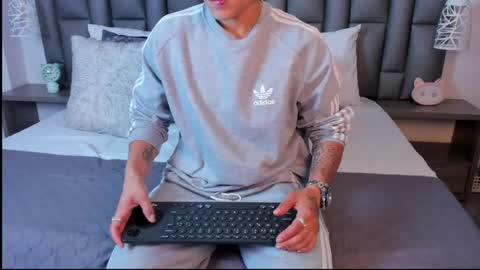 Zoe Krug online show from 04.21.26