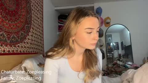 Snapshot of zoepleasing chatting on 10.07.25 zoepleasing online show from 10.07.25