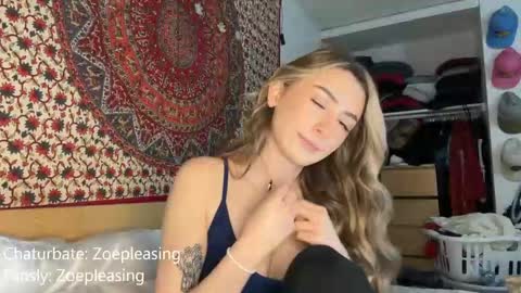 Snapshot of zoepleasing chatting on 11.07.25 zoepleasing online show from 11.07.25