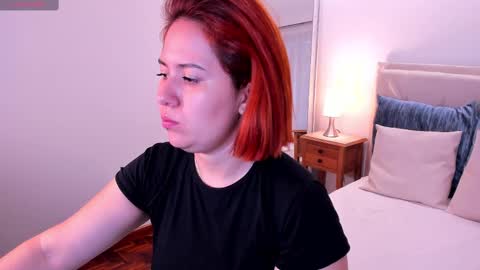 Snapshot of zoes_mile chatting on 01.14.25 Zoes online show from 01.14.25