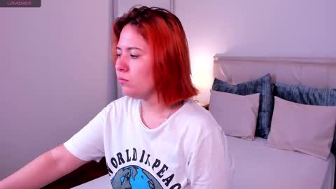 Snapshot of zoes_mile chatting on 01.23.25 Zoes online show from 01.23.25