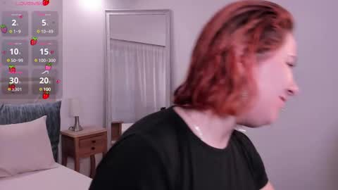 Snapshot of zoes_mile chatting on 02.12.25 Zoes online show from 02.12.25