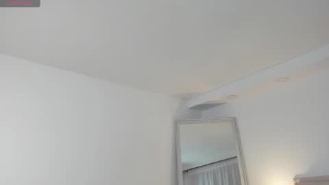 Snapshot of zoes_mile chatting on 02.18.25 Zoes online show from 02.18.25