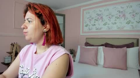 Snapshot of zoes_mile chatting on 02.25.25 Zoes online show from 02.25.25