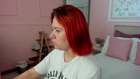 Snapshot of zoes_mile chatting on 02.26.25 Zoes online show from 02.26.25