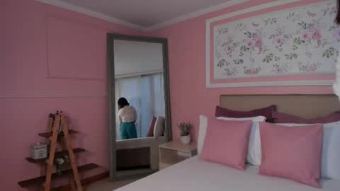 Snapshot of zoes_mile chatting on 03.04.25 Zoes online show from 03.04.25