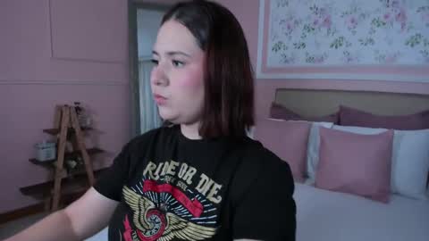 Snapshot of zoes_mile chatting on 03.07.25 Zoes online show from 03.07.25