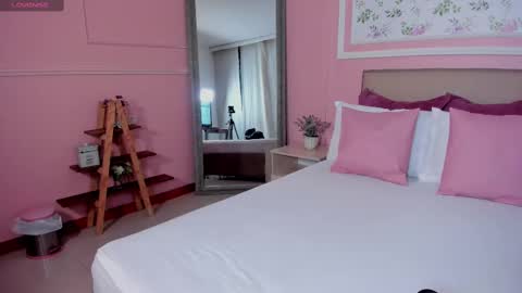 Snapshot of zoes_mile chatting on 03.10.25 Zoes online show from 03.10.25