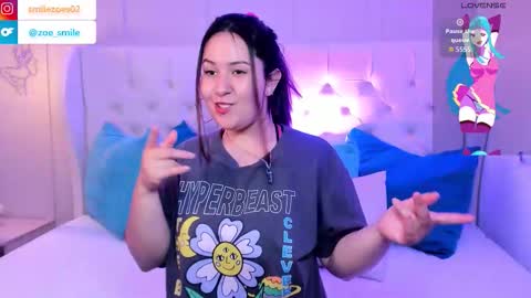 Snapshot of zoes_mile chatting on 09.17.25 Zoes online show from 09.17.25