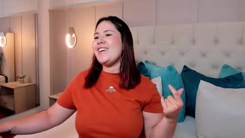 Snapshot of zoes_mile chatting on 09.22.25 Zoes online show from 09.22.25