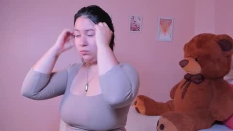 Snapshot of zoes_mile chatting on 09.25.25 Zoes online show from 09.25.25