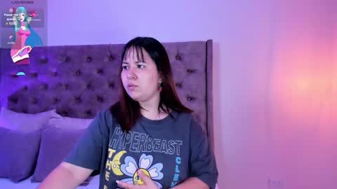 Snapshot of zoes_mile chatting on 10.24.25 Zoes online show from 10.24.25