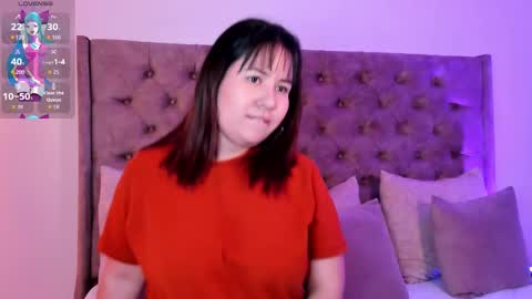 Snapshot of zoes_mile chatting on 10.28.25 Zoes online show from 10.28.25