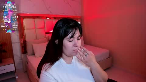 Snapshot of zoes_mile chatting on 12.05.25 Zoes online show from 12.05.25