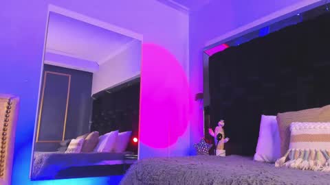 zoevidal_ online show from 03.05.25