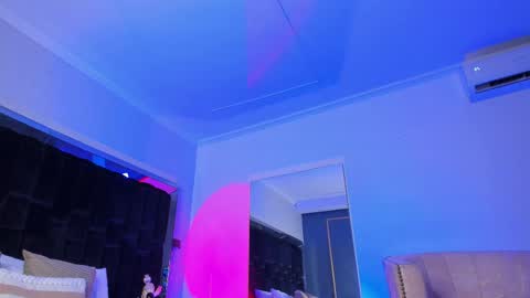 zoevidal_ online show from 03.05.25