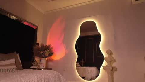 zoevidal_ online show from 10.17.25