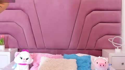 Snapshot of zoewillian chatting on 02.11.25 zoewillian online show from 02.11.25