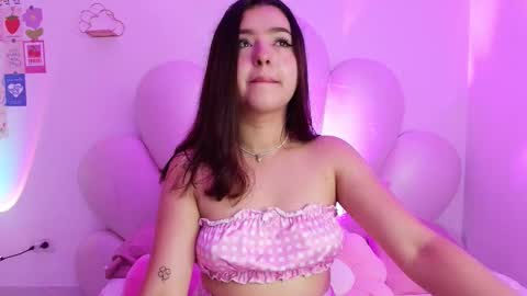 Snapshot of zoewillian chatting on 09.19.25 zoewillian online show from 09.19.25