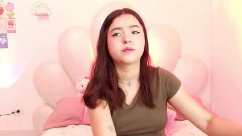 Snapshot of zoewillian chatting on 09.24.25 zoewillian online show from 09.24.25