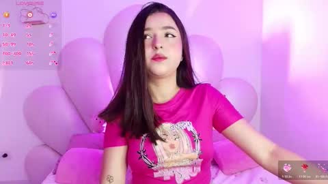 Snapshot of zoewillian chatting on 10.21.25 zoewillian online show from 10.21.25