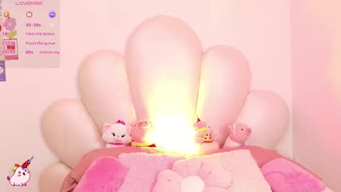 Snapshot of zoewillian chatting on 11.08.25 zoewillian online show from 11.08.25