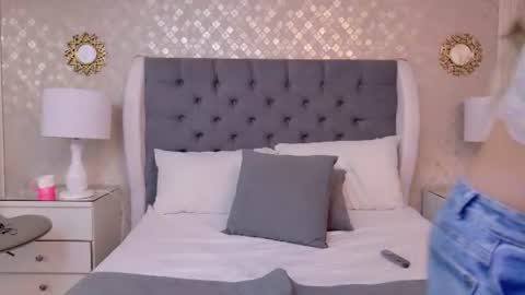 ZoeWilliis online show from 07.28.26