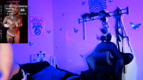 Snapshot of zooee_01 chatting on 03.25.26 Zoee online show from 03.25.26