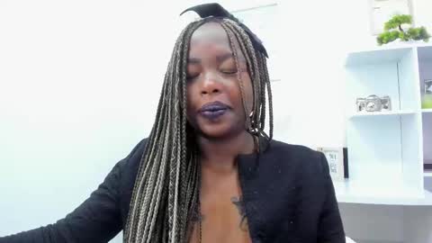 Zooe online show from 01.08.25