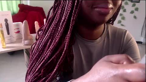 Snapshot of zooee_p chatting on 02.18.26 Zooe online show from 02.18.26