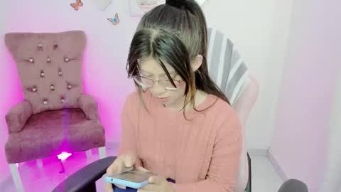 Snapshot of zooeybelair chatting on 10.20.25 Alicie online show from 10.20.25