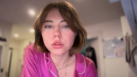 Snapshot of zorelina chatting on 03.25.26 Melani online show from 03.25.26