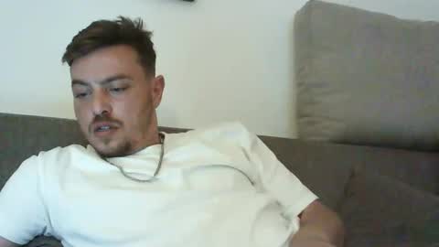 Snapshot of zoro2712 chatting on 10.31.25 Roy online show from 10.31.25