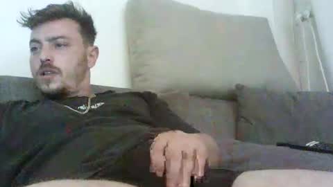 Snapshot of zoro2712 chatting on 11.03.25 Roy online show from 11.03.25