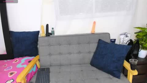 Snapshot of zou_quira chatting on 11.24.25 zou_quira online show from 11.24.25