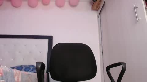 zousxxx online show from 02.25.25