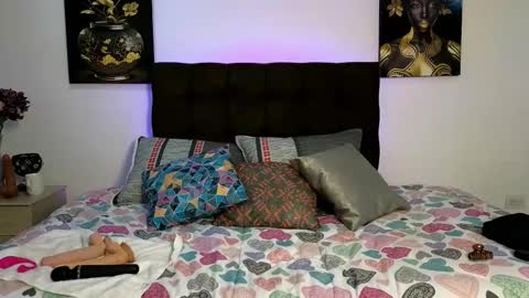 Snapshot of zuly_zahir_01 chatting on 02.15.25 zuly goode online show from 02.15.25