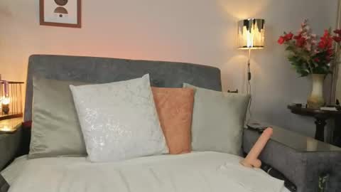 Snapshot of zuly_zahir_01 chatting on 02.21.25 zuly goode online show from 02.21.25