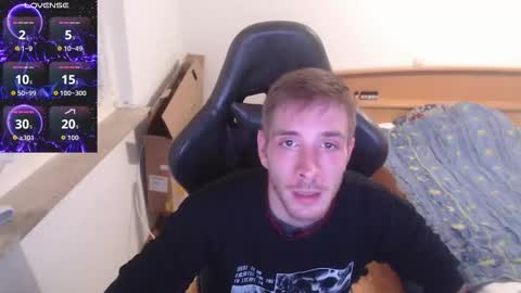 Snapshot of zuzmosfokafasz chatting on 11.09.25 Zuzmoe online show from 11.09.25